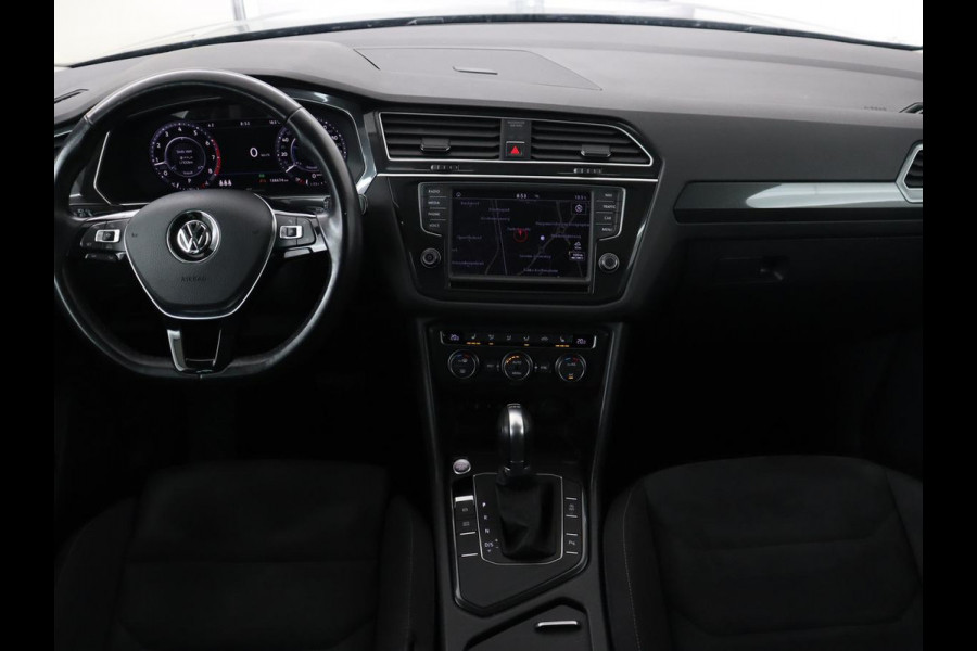 Volkswagen Tiguan 1.4 TSI R Line | 1e eigenaar | Panoramadak | Trekhaak | Stoelverwarming | Keyless | 19'' | Massage | Adaptive cruise | Navigatie | Full LED | Virtual Cockpit | Parkeerhulp | Climate control