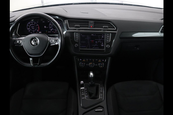 Volkswagen Tiguan 1.4 TSI R Line | 1e eigenaar | Panoramadak | Trekhaak | Stoelverwarming | Keyless | 19'' | Massage | Adaptive cruise | Navigatie | Full LED | Virtual Cockpit | Parkeerhulp | Climate control