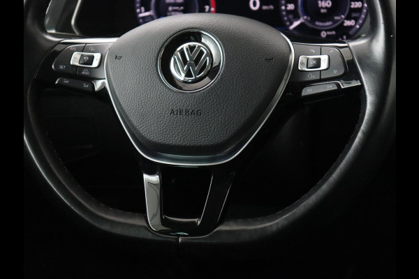 Volkswagen Tiguan 1.4 TSI R Line | 1e eigenaar | Panoramadak | Trekhaak | Stoelverwarming | Keyless | 19'' | Massage | Adaptive cruise | Navigatie | Full LED | Virtual Cockpit | Parkeerhulp | Climate control
