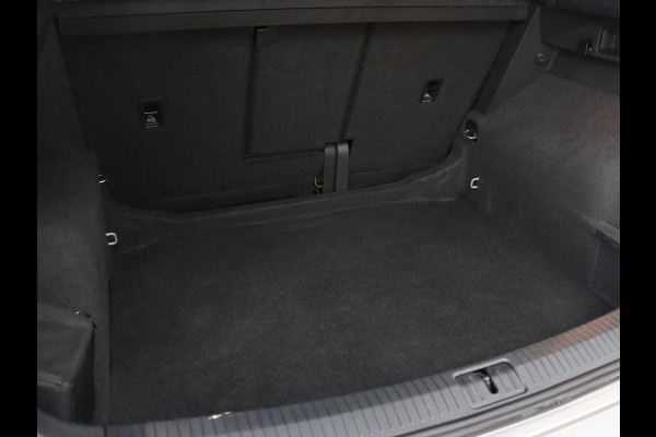 Volkswagen Tiguan 1.4 TSI R Line | 1e eigenaar | Panoramadak | Trekhaak | Stoelverwarming | Keyless | 19'' | Massage | Adaptive cruise | Navigatie | Full LED | Virtual Cockpit | Parkeerhulp | Climate control