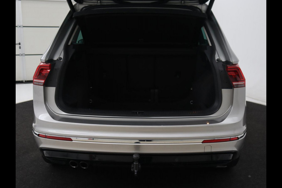 Volkswagen Tiguan 1.4 TSI R Line | 1e eigenaar | Panoramadak | Trekhaak | Stoelverwarming | Keyless | 19'' | Massage | Adaptive cruise | Navigatie | Full LED | Virtual Cockpit | Parkeerhulp | Climate control