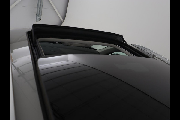 Volkswagen Tiguan 1.4 TSI R Line | 1e eigenaar | Panoramadak | Trekhaak | Stoelverwarming | Keyless | 19'' | Massage | Adaptive cruise | Navigatie | Full LED | Virtual Cockpit | Parkeerhulp | Climate control