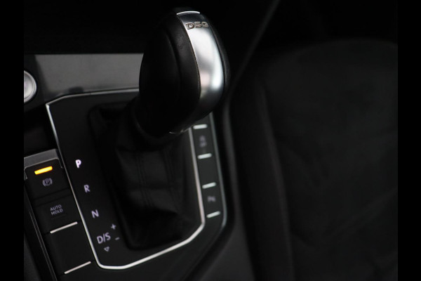 Volkswagen Tiguan 1.4 TSI R Line | 1e eigenaar | Panoramadak | Trekhaak | Stoelverwarming | Keyless | 19'' | Massage | Adaptive cruise | Navigatie | Full LED | Virtual Cockpit | Parkeerhulp | Climate control