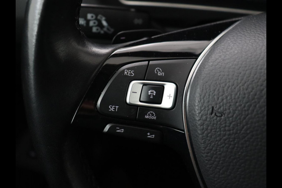 Volkswagen Tiguan 1.4 TSI R Line | 1e eigenaar | Panoramadak | Trekhaak | Stoelverwarming | Keyless | 19'' | Massage | Adaptive cruise | Navigatie | Full LED | Virtual Cockpit | Parkeerhulp | Climate control