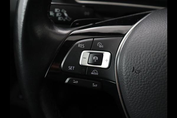 Volkswagen Tiguan 1.4 TSI R Line | 1e eigenaar | Panoramadak | Trekhaak | Stoelverwarming | Keyless | 19'' | Massage | Adaptive cruise | Navigatie | Full LED | Virtual Cockpit | Parkeerhulp | Climate control