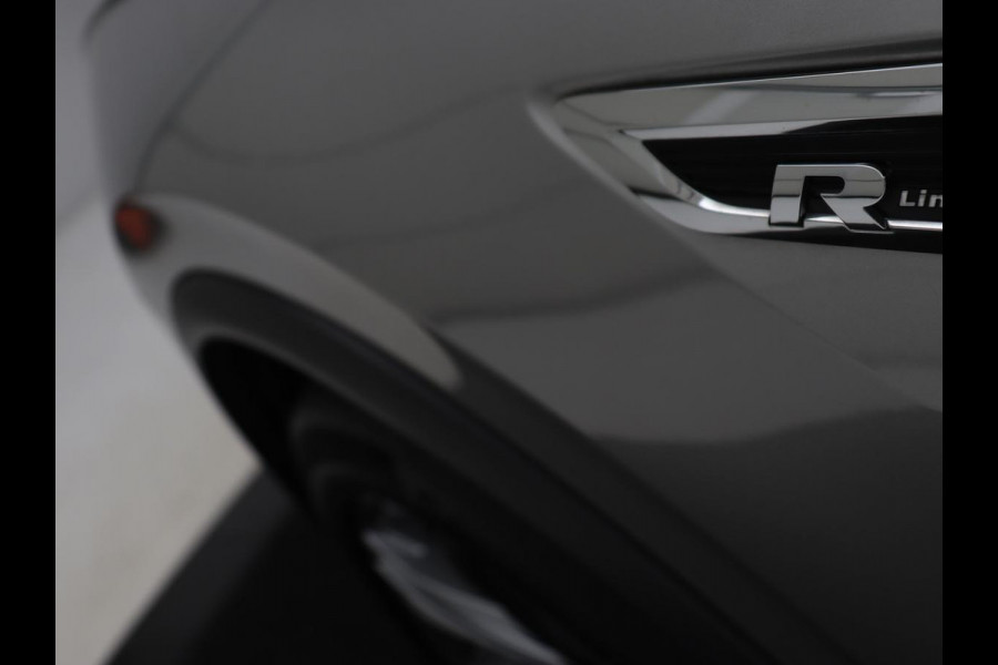 Volkswagen Tiguan 1.4 TSI R Line | 1e eigenaar | Panoramadak | Trekhaak | Stoelverwarming | Keyless | 19'' | Massage | Adaptive cruise | Navigatie | Full LED | Virtual Cockpit | Parkeerhulp | Climate control