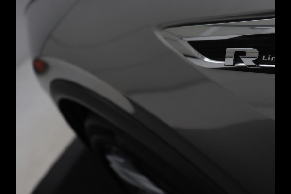 Volkswagen Tiguan 1.4 TSI R Line | 1e eigenaar | Panoramadak | Trekhaak | Stoelverwarming | Keyless | 19'' | Massage | Adaptive cruise | Navigatie | Full LED | Virtual Cockpit | Parkeerhulp | Climate control