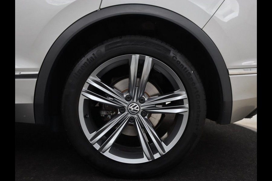 Volkswagen Tiguan 1.4 TSI R Line | 1e eigenaar | Panoramadak | Trekhaak | Stoelverwarming | Keyless | 19'' | Massage | Adaptive cruise | Navigatie | Full LED | Virtual Cockpit | Parkeerhulp | Climate control