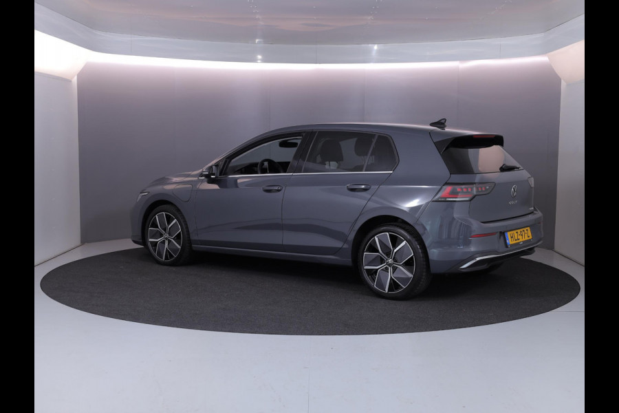 Volkswagen Golf 1.5 eHybrid Style Edition 204 pk Automaat (DSG) | Verlengde garantie | Navigatie | Parkeersensoren (Park assist) | Rondomzicht camera | Elektr. bestuurdersstoel | Stoelverwarming |
