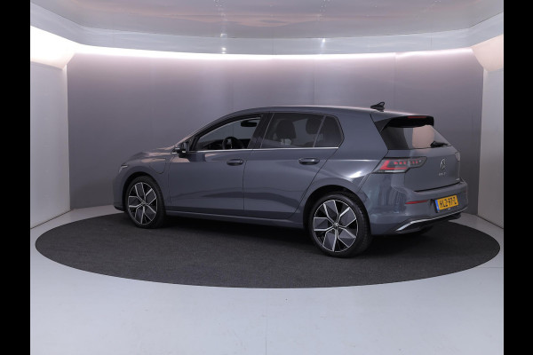 Volkswagen Golf 1.5 eHybrid Style Edition 204 pk Automaat (DSG) | Verlengde garantie | Navigatie | Parkeersensoren (Park assist) | Rondomzicht camera | Elektr. bestuurdersstoel | Stoelverwarming |