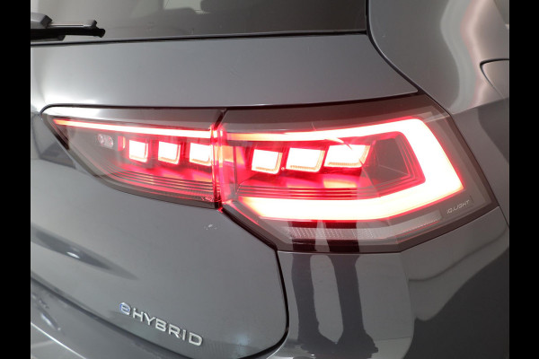 Volkswagen Golf 1.5 eHybrid Style Edition 204 pk Automaat (DSG) | Verlengde garantie | Navigatie | Parkeersensoren (Park assist) | Rondomzicht camera | Elektr. bestuurdersstoel | Stoelverwarming |