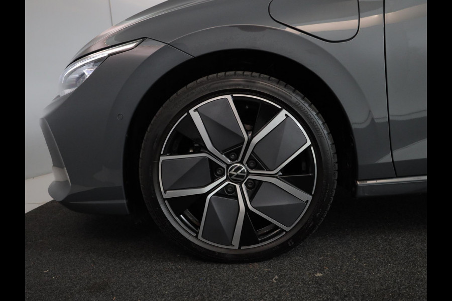 Volkswagen Golf 1.5 eHybrid Style Edition 204 pk Automaat (DSG) | Verlengde garantie | Navigatie | Parkeersensoren (Park assist) | Rondomzicht camera | Elektr. bestuurdersstoel | Stoelverwarming |