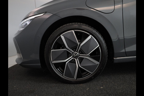 Volkswagen Golf 1.5 eHybrid Style Edition 204 pk Automaat (DSG) | Verlengde garantie | Navigatie | Parkeersensoren (Park assist) | Rondomzicht camera | Elektr. bestuurdersstoel | Stoelverwarming |