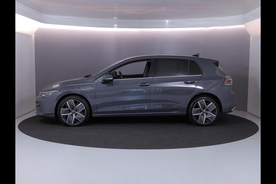 Volkswagen Golf 1.5 eHybrid Style Edition 204 pk Automaat (DSG) | Verlengde garantie | Navigatie | Parkeersensoren (Park assist) | Rondomzicht camera | Elektr. bestuurdersstoel | Stoelverwarming |