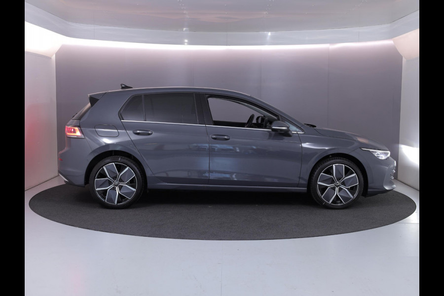 Volkswagen Golf 1.5 eHybrid Style Edition 204 pk Automaat (DSG) | Verlengde garantie | Navigatie | Parkeersensoren (Park assist) | Rondomzicht camera | Elektr. bestuurdersstoel | Stoelverwarming |