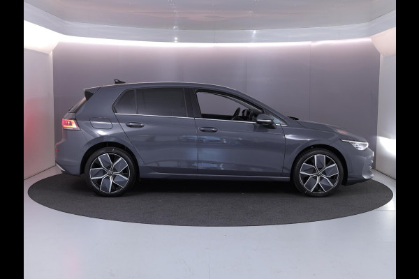 Volkswagen Golf 1.5 eHybrid Style Edition 204 pk Automaat (DSG) | Verlengde garantie | Navigatie | Parkeersensoren (Park assist) | Rondomzicht camera | Elektr. bestuurdersstoel | Stoelverwarming |