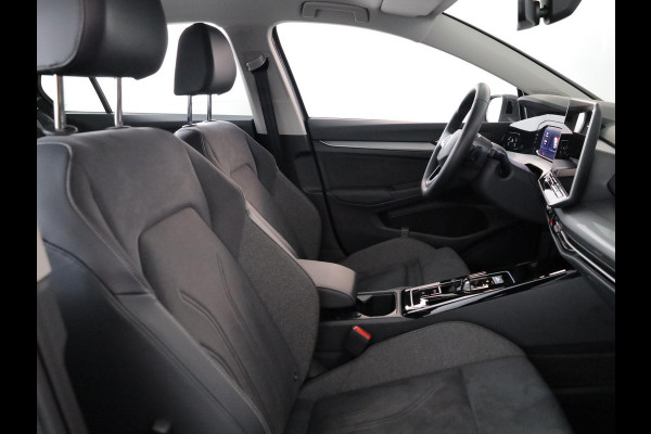 Volkswagen Golf 1.5 eHybrid Style Edition 204 pk Automaat (DSG) | Verlengde garantie | Navigatie | Parkeersensoren (Park assist) | Rondomzicht camera | Elektr. bestuurdersstoel | Stoelverwarming |