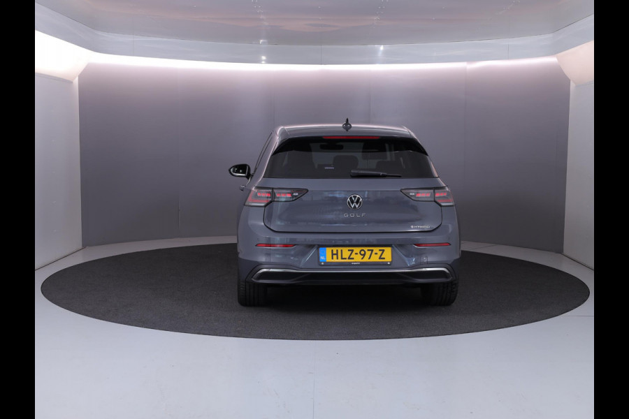 Volkswagen Golf 1.5 eHybrid Style Edition 204 pk Automaat (DSG) | Verlengde garantie | Navigatie | Parkeersensoren (Park assist) | Rondomzicht camera | Elektr. bestuurdersstoel | Stoelverwarming |