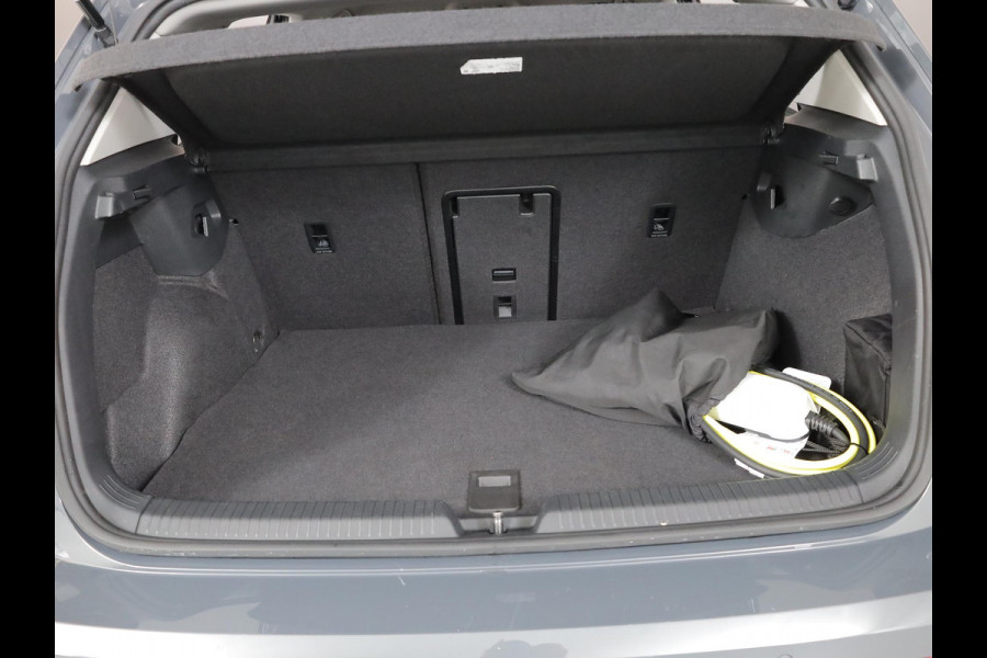 Volkswagen Golf 1.5 eHybrid Style Edition 204 pk Automaat (DSG) | Verlengde garantie | Navigatie | Parkeersensoren (Park assist) | Rondomzicht camera | Elektr. bestuurdersstoel | Stoelverwarming |