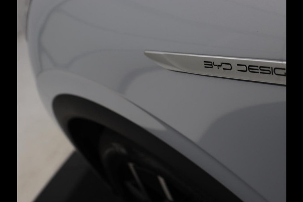 BYD ATTO 3 Comfort 60 kWh | Panoramadak | Warmtepomp | Leder | Stoelverwarming | 360 Camera | Carplay | Adaptive cruise | 18'' | Keyless | Full LED