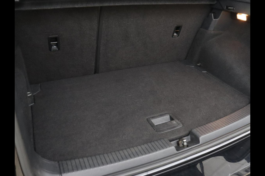 Volkswagen T-Cross 1.0 TSI Style | Automaat | Stoelverwarming | Trekhaak | Carplay | Keyless | Virtual Cockpit | Adaptive cruise | Navigatie | Full LED | Parkeerhulp | Dodehoek detectie | Getint glas