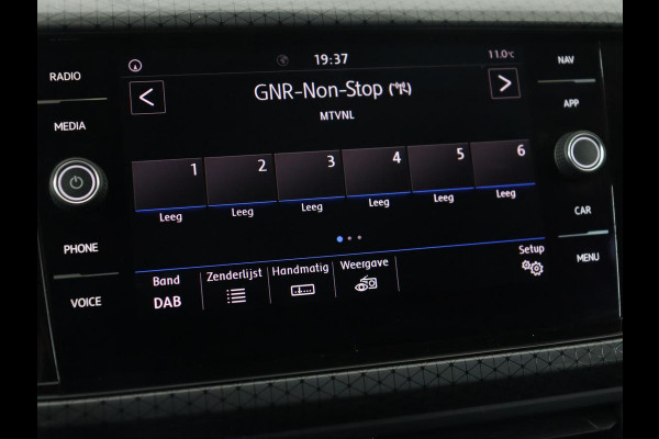 Volkswagen T-Cross 1.0 TSI Style | Automaat | Stoelverwarming | Trekhaak | Carplay | Keyless | Virtual Cockpit | Adaptive cruise | Navigatie | Full LED | Parkeerhulp | Dodehoek detectie | Getint glas