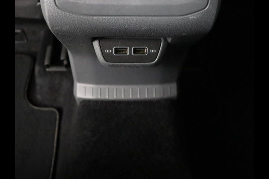 Volkswagen T-Cross 1.0 TSI Style | Automaat | Stoelverwarming | Trekhaak | Carplay | Keyless | Virtual Cockpit | Adaptive cruise | Navigatie | Full LED | Parkeerhulp | Dodehoek detectie | Getint glas