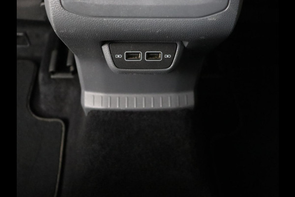 Volkswagen T-Cross 1.0 TSI Style | Automaat | Stoelverwarming | Trekhaak | Carplay | Keyless | Virtual Cockpit | Adaptive cruise | Navigatie | Full LED | Parkeerhulp | Dodehoek detectie | Getint glas