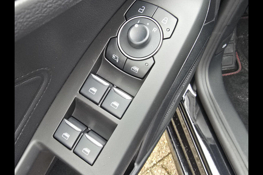 Ford Focus 1.0 EcoBoost Hybrid ST Line Wagon 155pk Automaat | Winter Pack | Agate Black | 12.3 inch personaliseerbare Digital Cockpit | Achteruitrijcamera | Draadloos opladen mobiele telefoon | Ford Keyless Entry