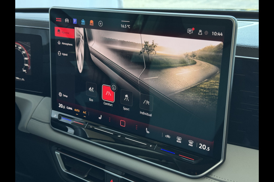 Volkswagen Tiguan 1.5 eHYBRID PHEV VW.TREKHAAK! ELEGANCE 360.CAM ELEK.KLEP XL.NAVI MATRIX.LED HARMAN KARDON HEADUP phev "Volkswagen rijden begint bij Topautos.nl – 75 topmodellen direct op voorraad!"