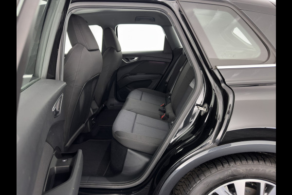 Audi Q4 e-tron 40 Launch Edition Advanced 77 kWh [ 3-Fase ] {SOH-88%} (INCL-BTW) *MATRIX-LED | NAVI-FULLMAP | KEYLESS | CAMERA | DIGI-COCKPIT | DAB | AMBIENT-LIGHT | HEATED-SPORTSEATS | TOWBAR | 19''ALU*