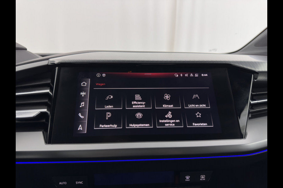 Audi Q4 e-tron 40 Launch Edition Advanced 77 kWh [ 3-Fase ] {SOH-88%} (INCL-BTW) *MATRIX-LED | NAVI-FULLMAP | KEYLESS | CAMERA | DIGI-COCKPIT | DAB | AMBIENT-LIGHT | HEATED-SPORTSEATS | TOWBAR | 19''ALU*