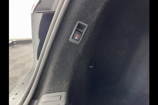 Audi Q4 e-tron 40 Launch Edition Advanced 77 kWh [ 3-Fase ] {SOH-88%} (INCL-BTW) *MATRIX-LED | NAVI-FULLMAP | KEYLESS | CAMERA | DIGI-COCKPIT | DAB | AMBIENT-LIGHT | HEATED-SPORTSEATS | TOWBAR | 19''ALU*