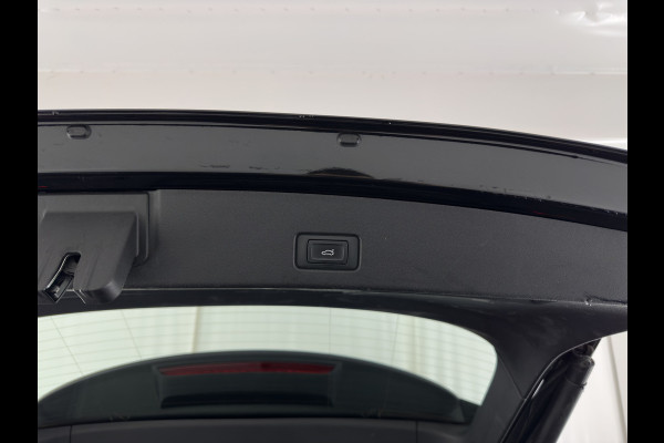 Audi Q4 e-tron 40 Launch Edition Advanced 77 kWh [ 3-Fase ] {SOH-88%} (INCL-BTW) *MATRIX-LED | NAVI-FULLMAP | KEYLESS | CAMERA | DIGI-COCKPIT | DAB | AMBIENT-LIGHT | HEATED-SPORTSEATS | TOWBAR | 19''ALU*