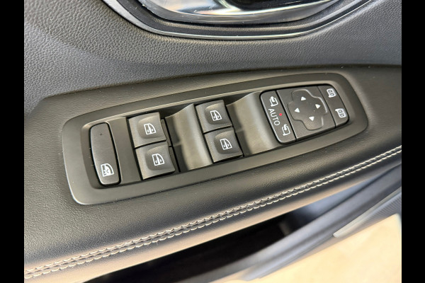 Renault Grand Scénic 1.2 TCe Initiale Paris 7p PANORAMADAK LEDER NAVIGATIE CAMERA STOELVERWARMING CRUISE PDC START/STOP KEYLESS-GO