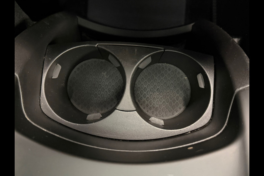 Renault Grand Scénic 1.2 TCe Initiale Paris 7p PANORAMADAK LEDER NAVIGATIE CAMERA STOELVERWARMING CRUISE PDC START/STOP KEYLESS-GO