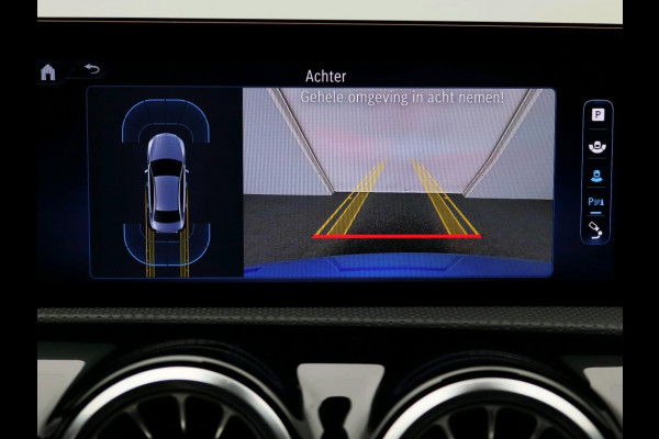 Mercedes-Benz A-Klasse 250 e AMG Plug-In Hybride AMG Line | Night Pakket | Trekhaak | Sfeerverlichting  | Achteruitrijcamera | Stuur en Stoelverwarming. Inclusief 24 maanden MB Certified garantie voor Europa.