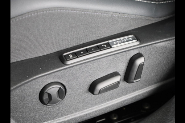 Volkswagen Golf 1.5 eHybrid Style Edition 204 pk Automaat (DSG) | Verlengde garantie | Navigatie | Parkeersensoren (Park assist) | Rondomzicht camera | Elektr. bestuurdersstoel | Stoelverwarming |