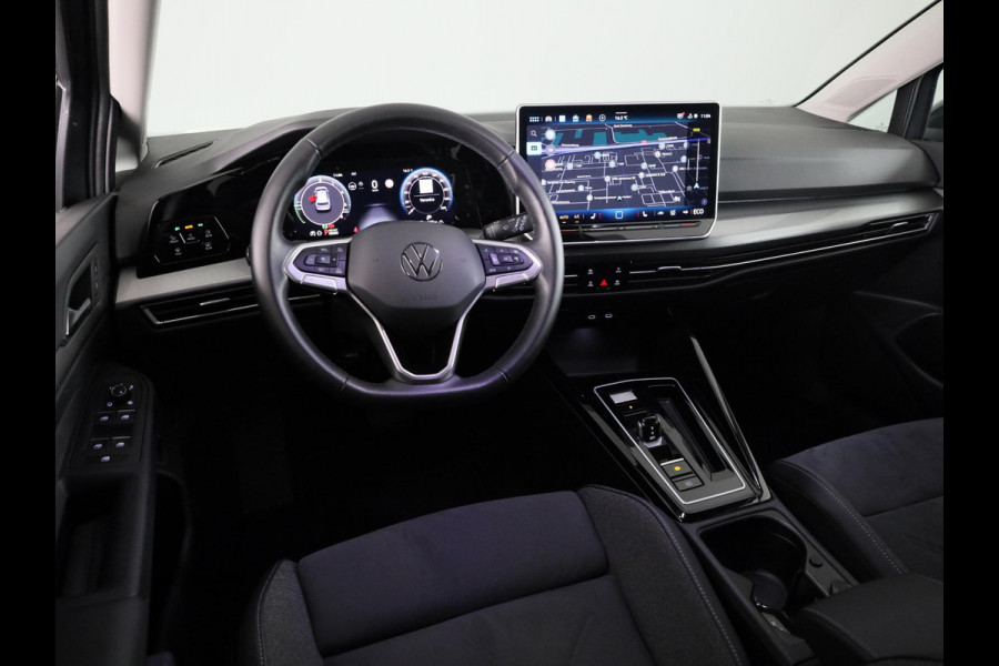 Volkswagen Golf 1.5 eHybrid Style Edition 204 pk Automaat (DSG) | Verlengde garantie | Navigatie | Parkeersensoren (Park assist) | Rondomzicht camera | Elektr. bestuurdersstoel | Stoelverwarming |