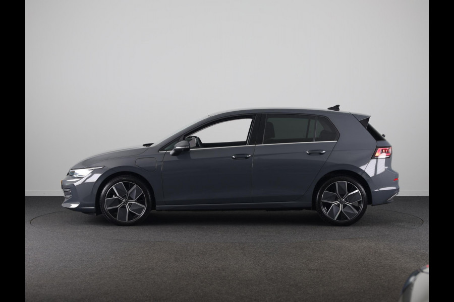 Volkswagen Golf 1.5 eHybrid Style Edition 204 pk Automaat (DSG) | Verlengde garantie | Navigatie | Parkeersensoren (Park assist) | Rondomzicht camera | Elektr. bestuurdersstoel | Stoelverwarming |