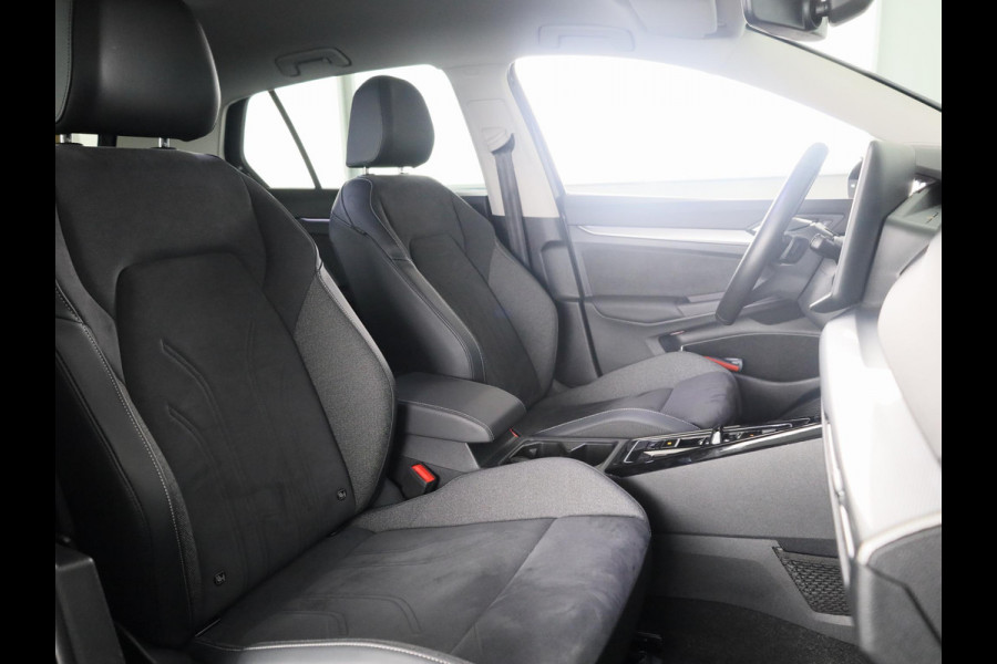 Volkswagen Golf 1.5 eHybrid Style Edition 204 pk Automaat (DSG) | Verlengde garantie | Navigatie | Parkeersensoren (Park assist) | Rondomzicht camera | Elektr. bestuurdersstoel | Stoelverwarming |