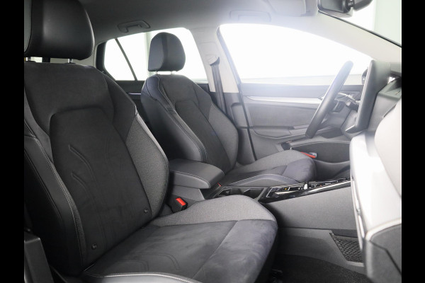 Volkswagen Golf 1.5 eHybrid Style Edition 204 pk Automaat (DSG) | Verlengde garantie | Navigatie | Parkeersensoren (Park assist) | Rondomzicht camera | Elektr. bestuurdersstoel | Stoelverwarming |