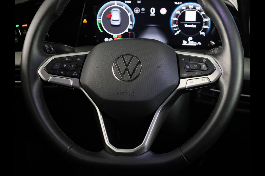 Volkswagen Golf 1.5 eHybrid Style Edition 204 pk Automaat (DSG) | Verlengde garantie | Navigatie | Parkeersensoren (Park assist) | Rondomzicht camera | Elektr. bestuurdersstoel | Stoelverwarming |