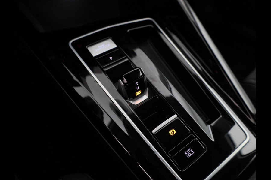 Volkswagen Golf 1.5 eHybrid Style Edition 204 pk Automaat (DSG) | Verlengde garantie | Navigatie | Parkeersensoren (Park assist) | Rondomzicht camera | Elektr. bestuurdersstoel | Stoelverwarming |