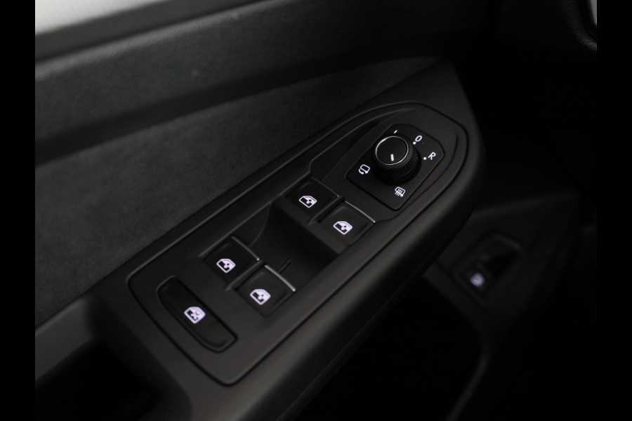 Volkswagen Golf 1.5 eHybrid Style Edition 204 pk Automaat (DSG) | Verlengde garantie | Navigatie | Parkeersensoren (Park assist) | Rondomzicht camera | Elektr. bestuurdersstoel | Stoelverwarming |