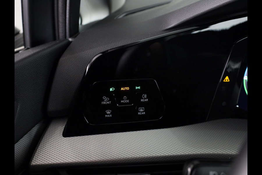Volkswagen Golf 1.5 eHybrid Style Edition 204 pk Automaat (DSG) | Verlengde garantie | Navigatie | Parkeersensoren (Park assist) | Rondomzicht camera | Elektr. bestuurdersstoel | Stoelverwarming |