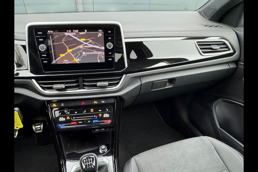 Volkswagen T-Roc 1.0 TSI R-Line * Camera * IQ Light * Massage * Stoelverwarming *