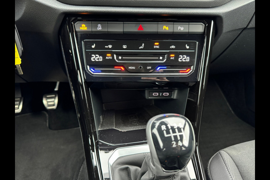 Volkswagen T-Roc 1.0 TSI R-Line * Camera * IQ Light * Massage * Stoelverwarming *