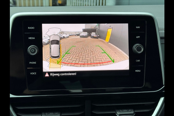 Volkswagen T-Roc 1.0 TSI R-Line * Camera * IQ Light * Massage * Stoelverwarming *