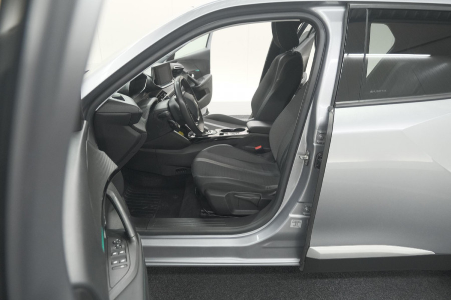 Peugeot e-2008 EV Allure 50 kWh | SOH=96.7 % | 3 Fase Laadfunctie | Camera | Navigatie | Parkeersensoren | Apple Carplay